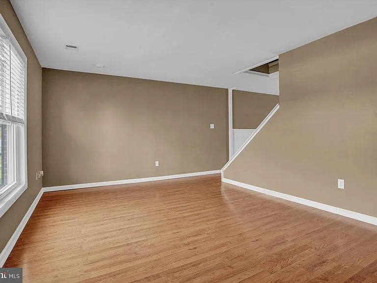 423 S 5th St — Photo 5
