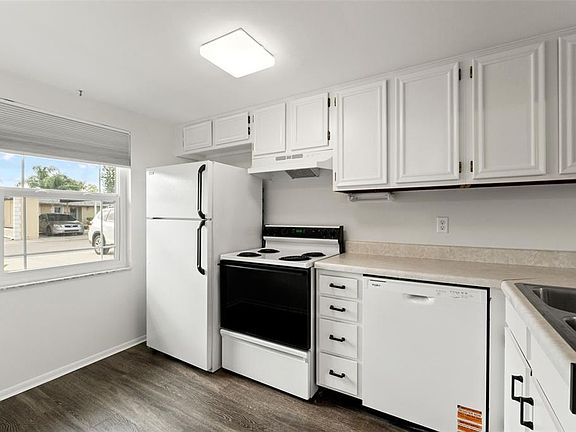 2nd image of 3422 Trophy Blvd