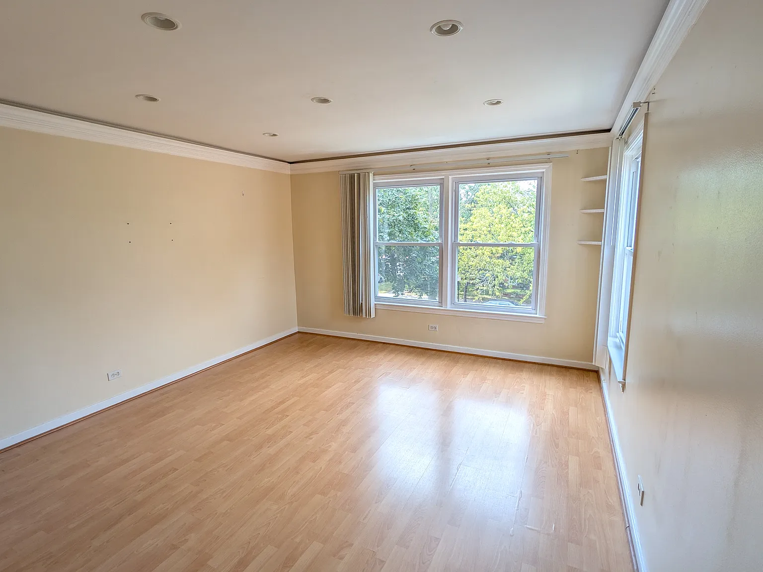 2 bed, 1100 sqft, $1,750 — Photo 2