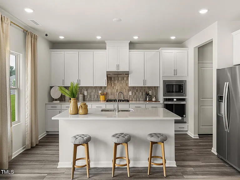1201 Winding Spring Dr — Photo 4