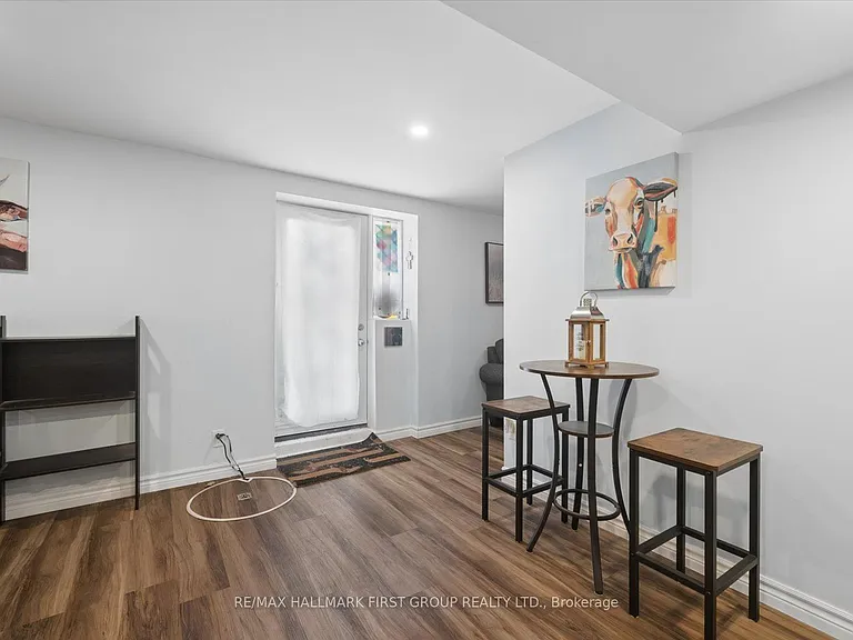 16 Rushbrooke Way — Photo 2