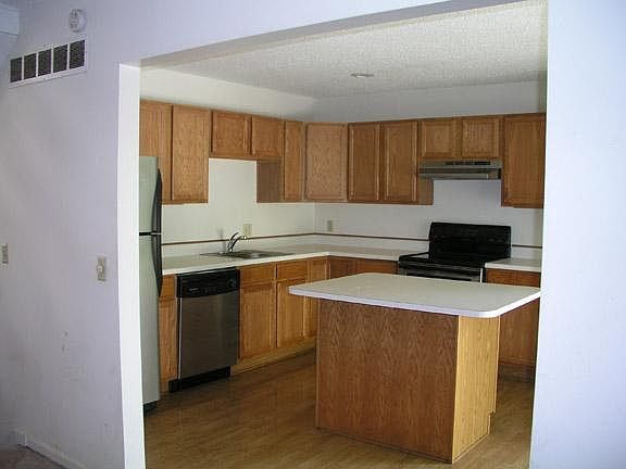 2nd image of 4732 Liberty St