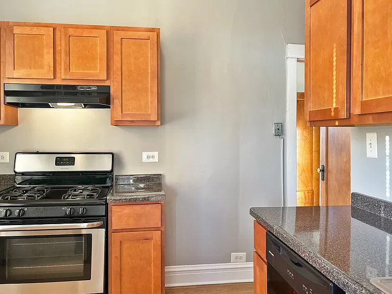730-734 Carpenter Ave. — Photo 2