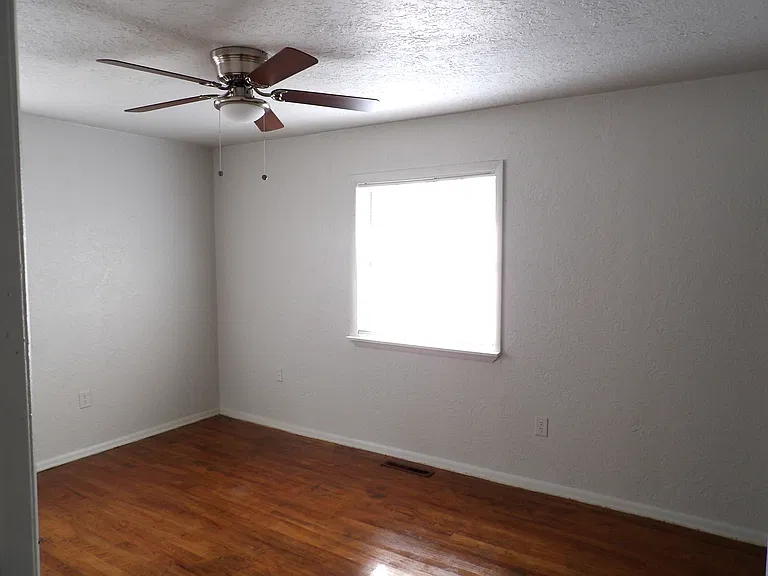 1618 NW 45th St — Photo 5