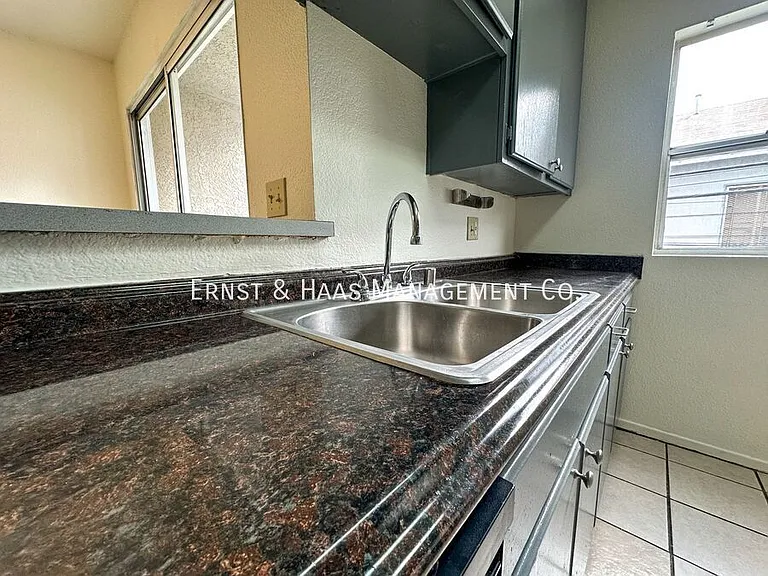 1080 Saint Louis Ave #204 — Photo 9