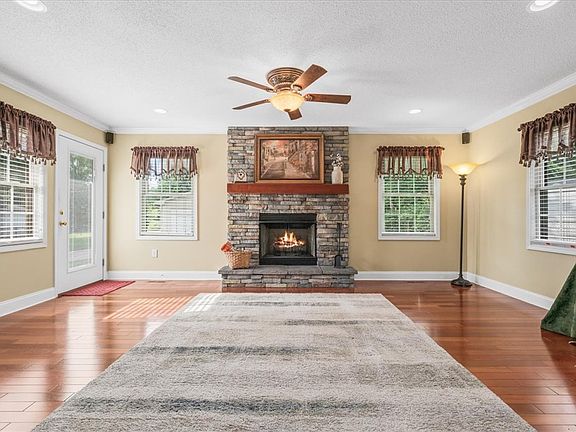 4th image of 204 Maria Dr