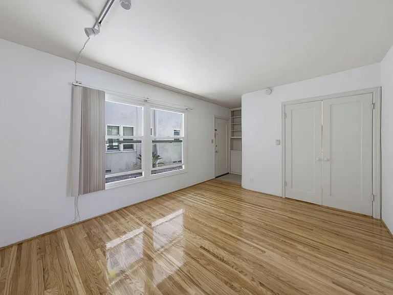 86 Bennett Ave — Photo 12