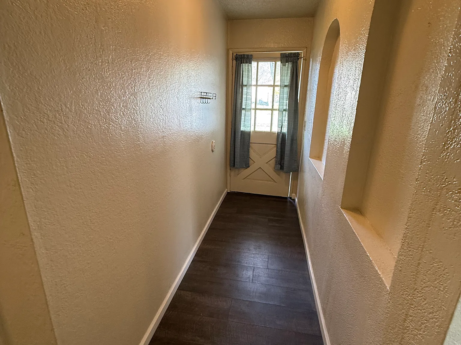 3 bed, 1112 sqft, $1,950 — Photo 2