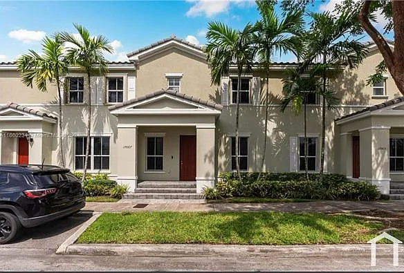 4 bed, 2312 sqft, $3,796 — Photo 2