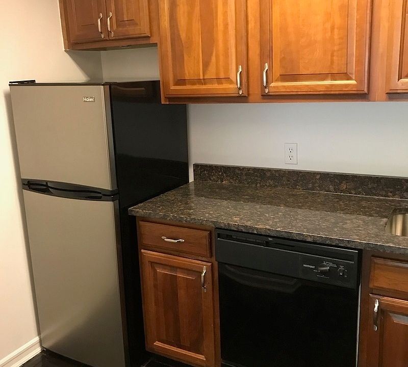 1st image of 240 E 90th St APT 1B
