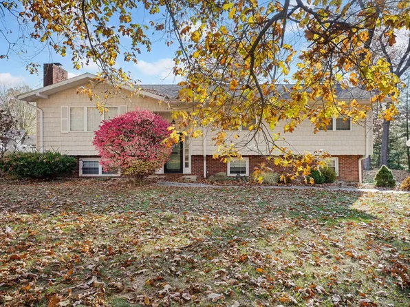 46 Woodlawn Dr, Mitchell, IN 47446