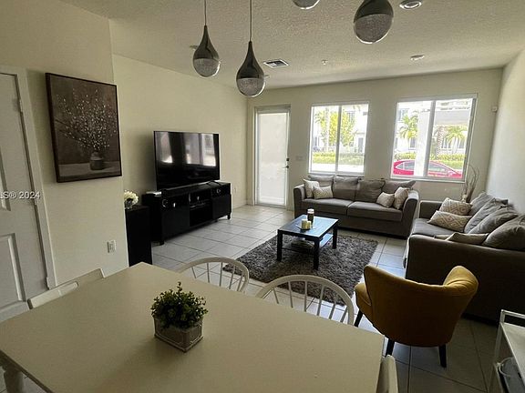 2nd image of 10270 NW 66th St #102