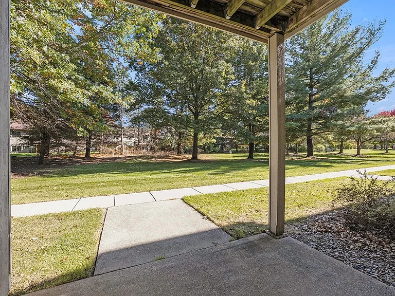 Byron Lakes Apartments — Photo 96