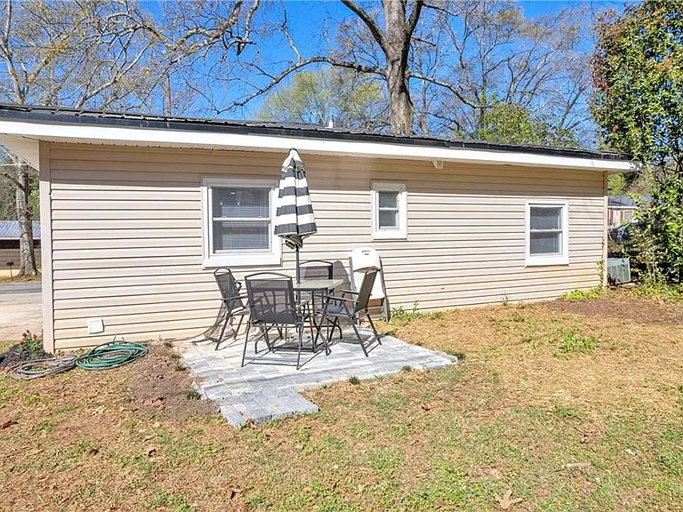 315 Evans St — Photo 27