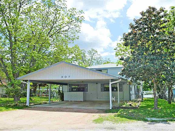 2nd image of 907 Crest Circle Dr