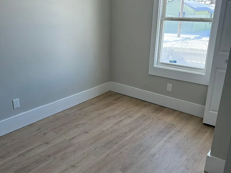 105 Dering Ave — Photo 16