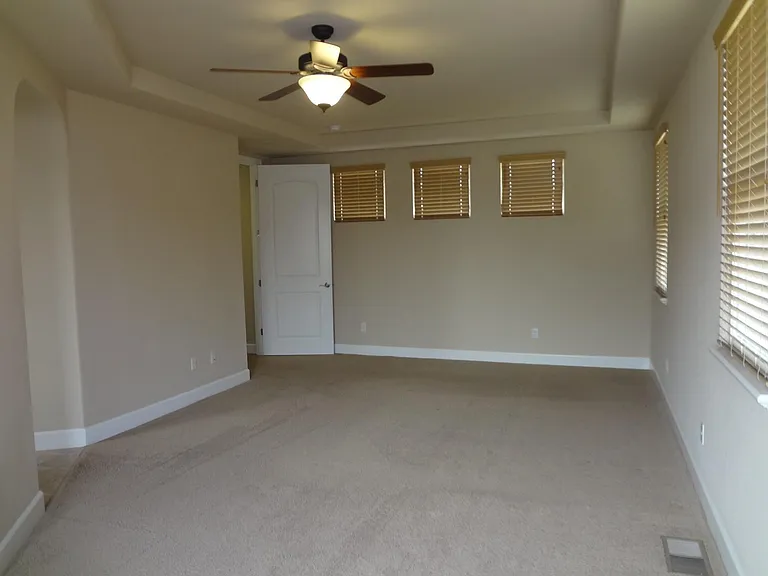 1123 Montague Ln — Photo 35