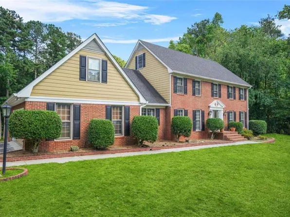 385 Dix Lee On Dr, Fayetteville, GA 30214