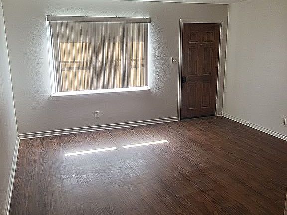 3rd image of 2601 Oak Dr