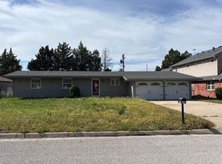 13 Cherokee Ln, Hutchinson, KS 67502