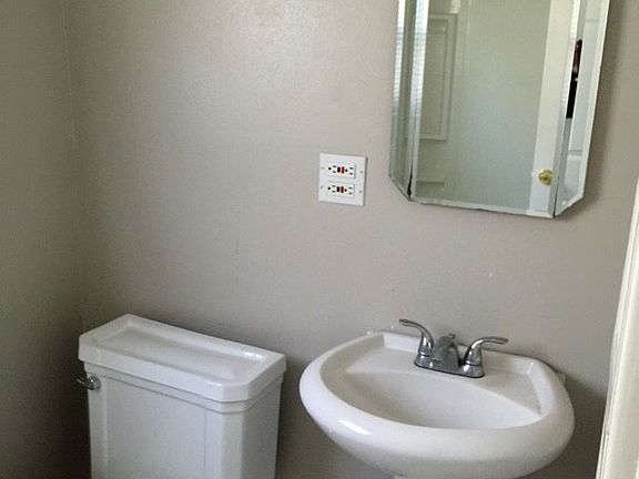 4th image of 3211 S New York Ave
