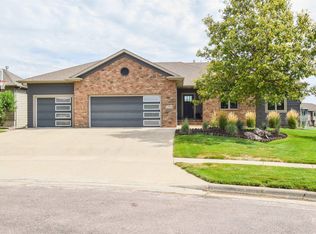 2904 W Cinnamon Cir, Sioux Falls, SD 57108