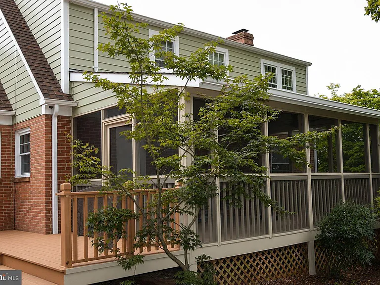 324 W Asher St — Photo 17