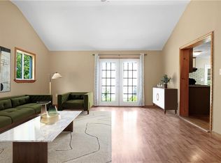 295 Chestnut St, Warwick, RI 02888