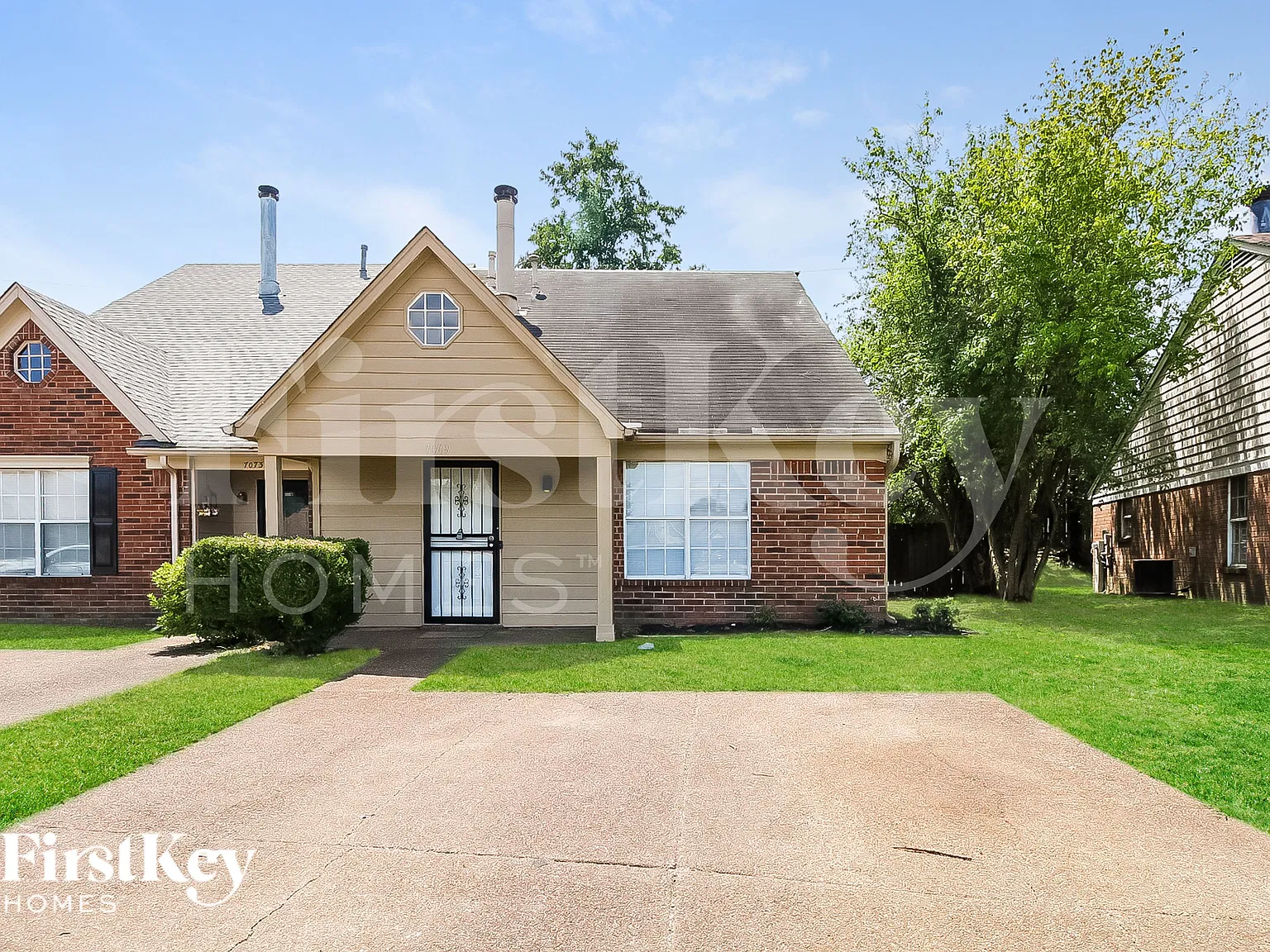 3 bed, 2.5 bath, 1373 sqft, $1,700 — Photo 1