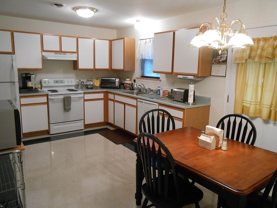 Eat-In Kitchen