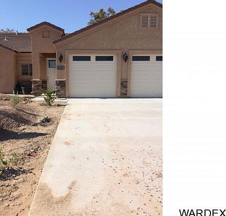 3rd image of 2041 E Via Del Aqua Dr