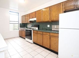 3095 32nd St FL 2, Astoria, NY 11102