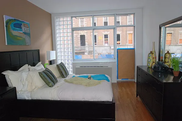 Rented by Perry Associates NYC Inc | media 34