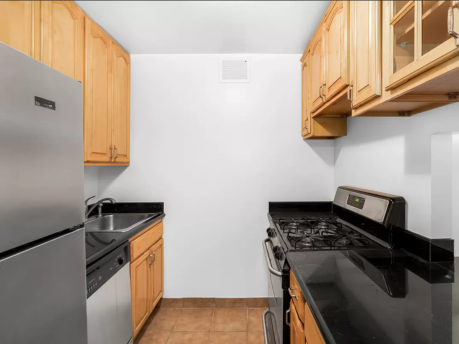 280 Rector Pl — Photo 3