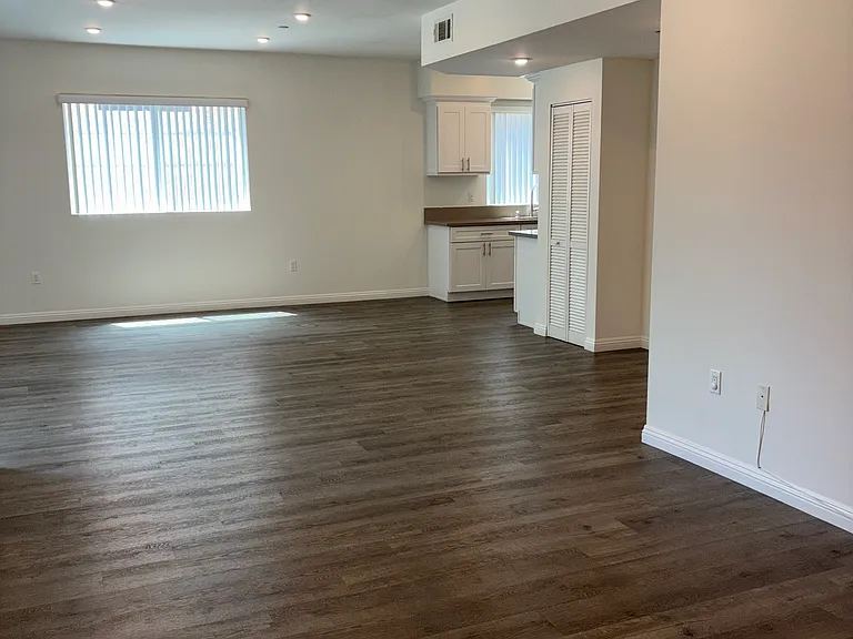 14143 Burbank Blvd #202 — Photo 3