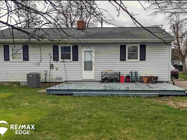 3906 Blackington Ave — Photo 2