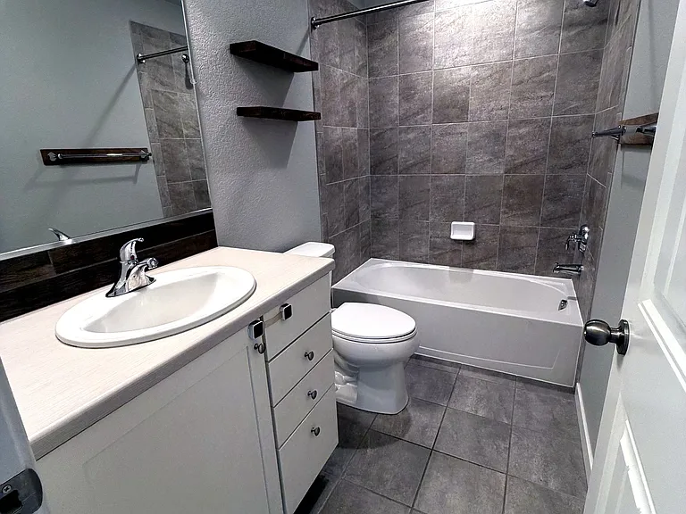 15661 Lake Mist Dr — Photo 7