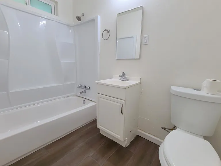 686 Courtland Dr — Photo 12