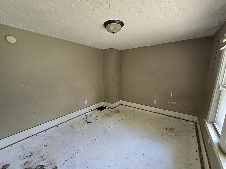 1363 E Johns Ave — Photo 13