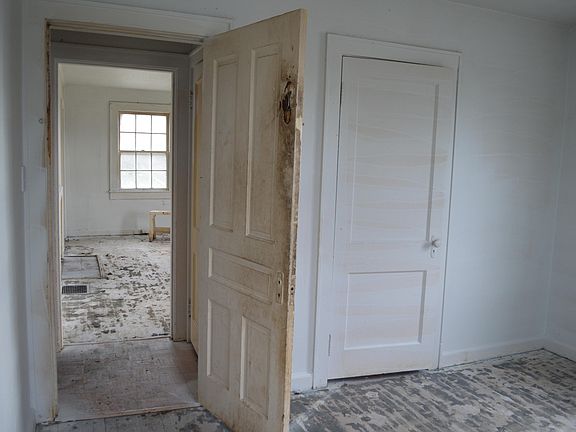 4th image of 2401 NE Coker Ave