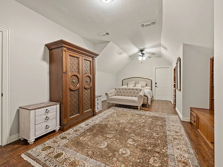 208 Highpoint Cir — Photo 22
