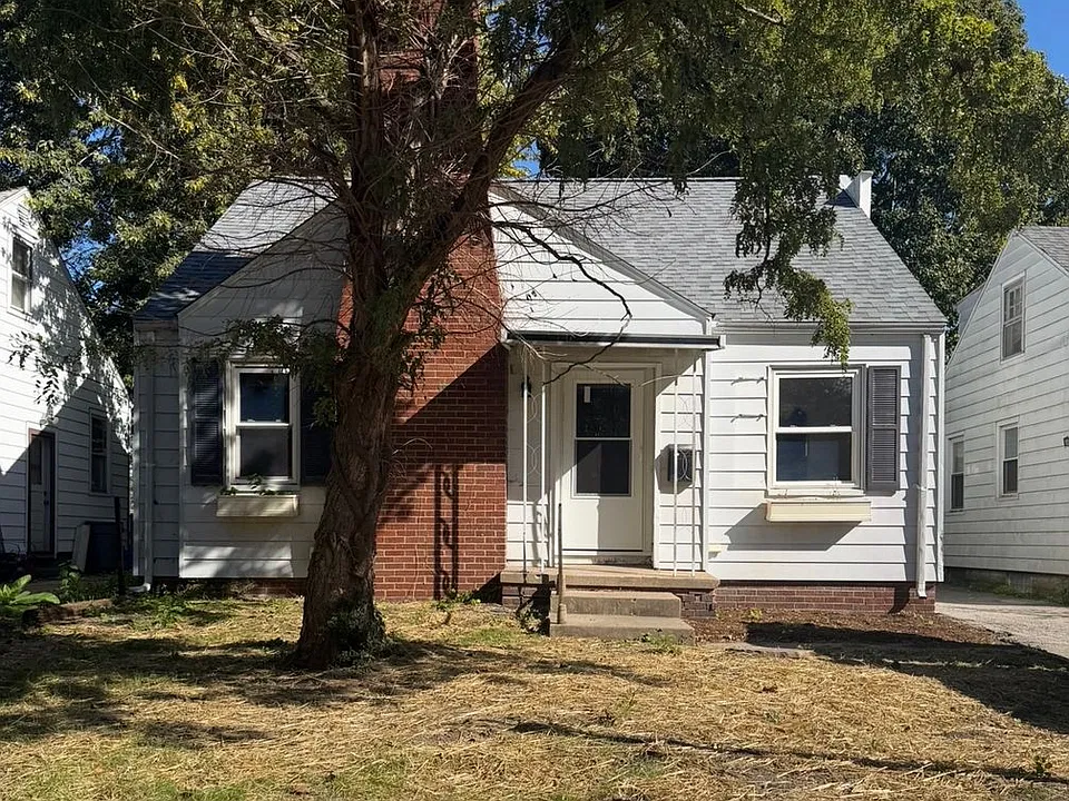 226 N Illinois St