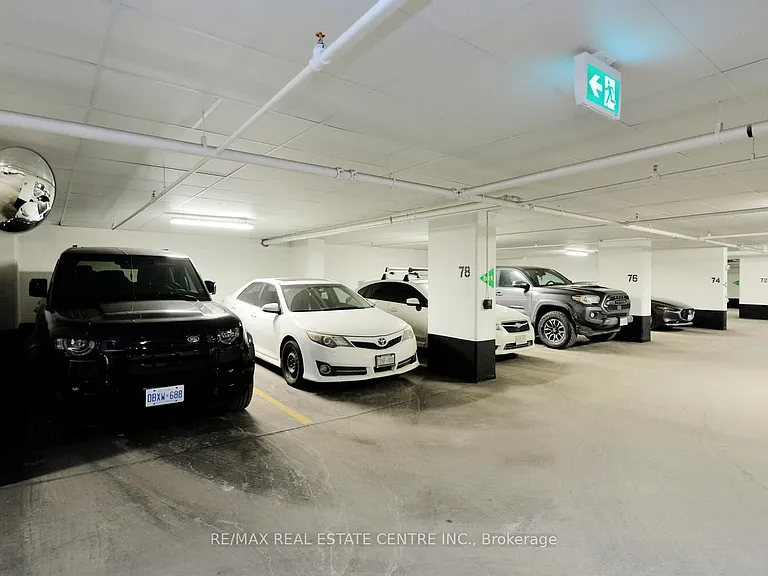 7950 Bathurst St #416 — Photo 17