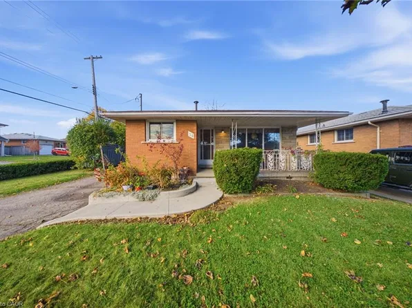 24 Rapallo Dr, Hamilton, ON L8T 3X5
