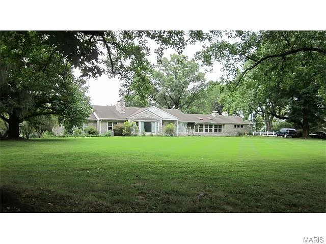 18 Brookwood Rd photo 1