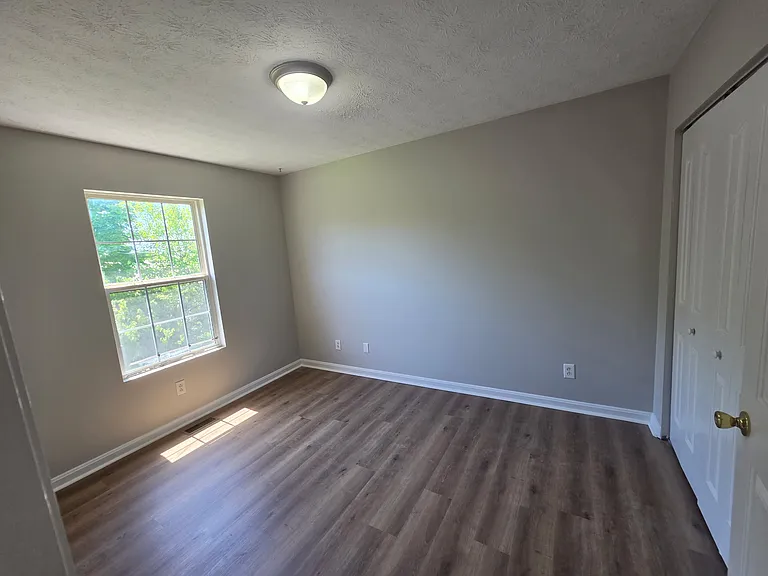 131 Karen Ct — Photo 5