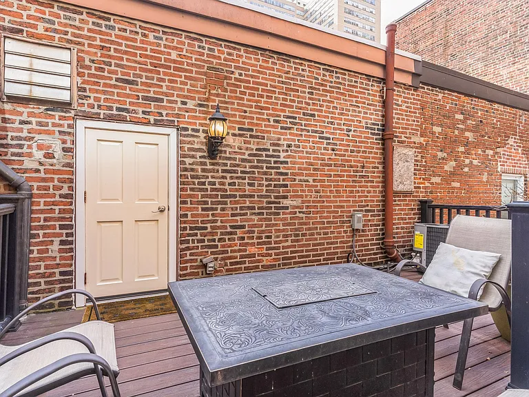 1715 Moravian St — Photo 24