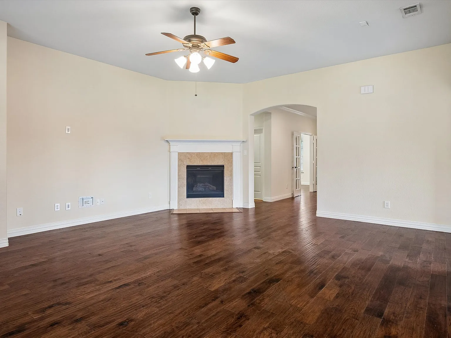4 bed, 3.5 bath, 2975 sqft, $3,300 — Photo 4