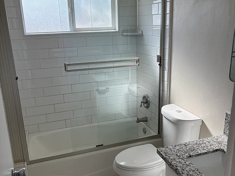 208 Johnson St #17 — Photo 8