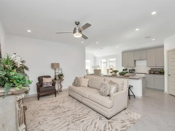 4954 Oakwood Drive, Fresno, TX 77545